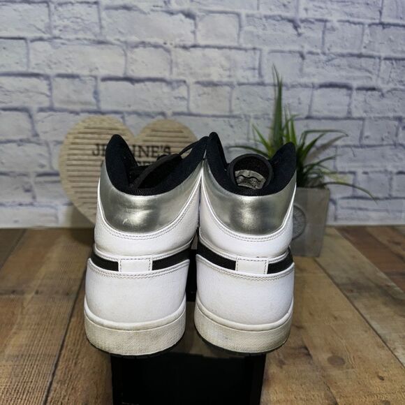 Size 16 - Air Jordan 1 Mid Alternate Think 16
Pre owned condition - Picture 6 of 10